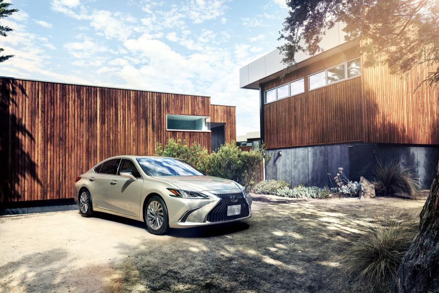  Lexus ES300h 2018 года  (JP) (фото 17 из 24)